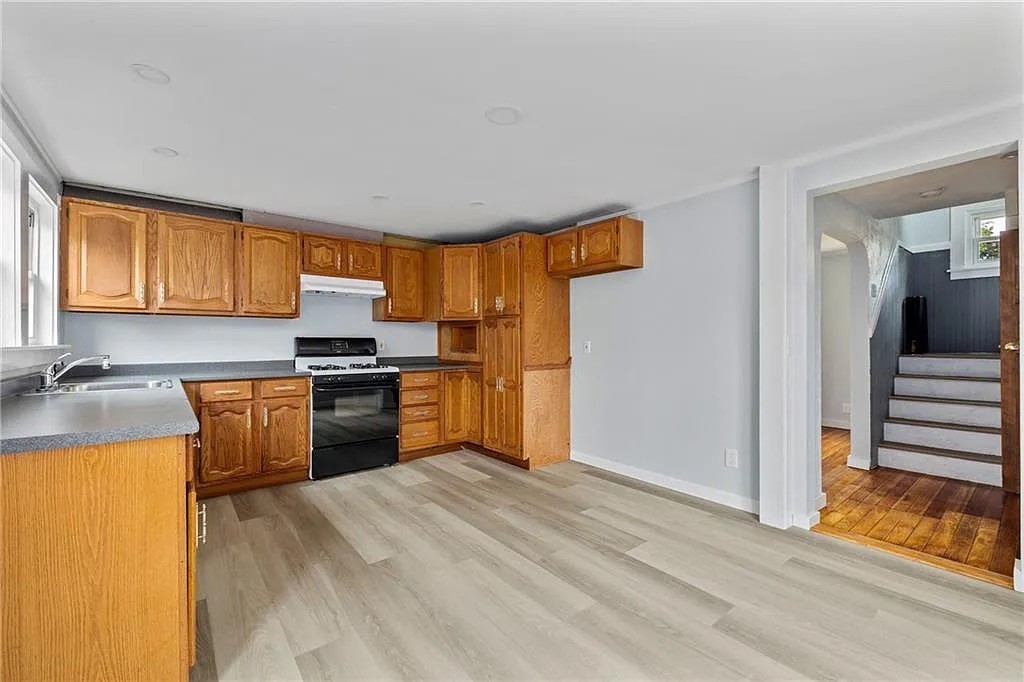 166 Roger Williams Avenue 168