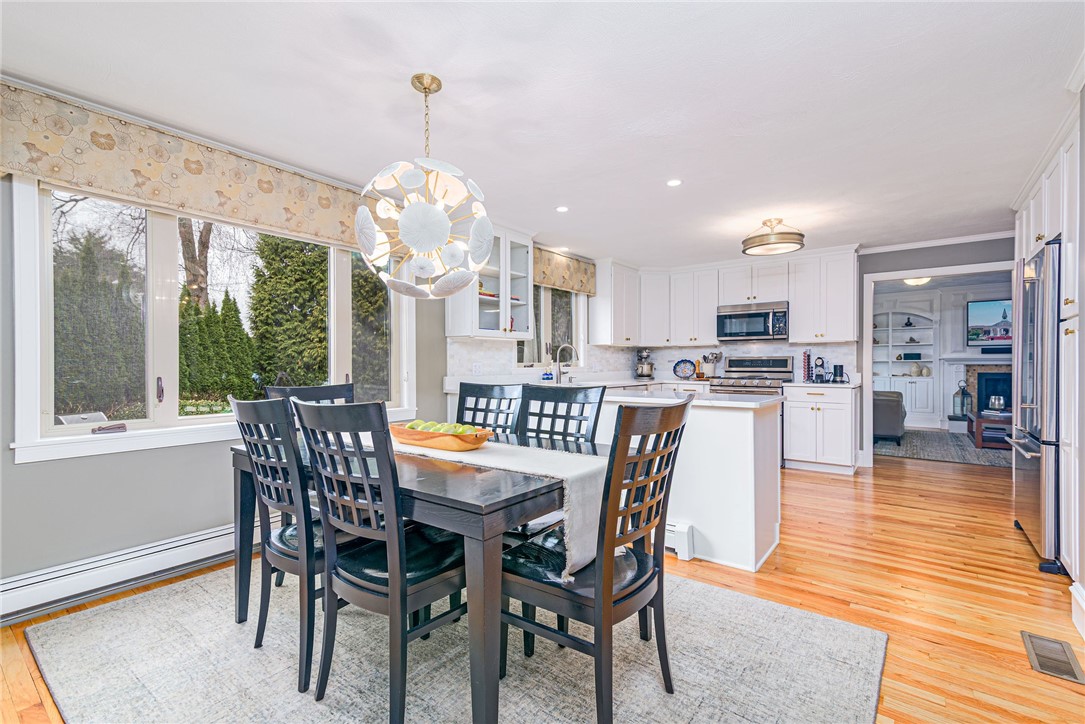 Cranston, Rhode Island 02920, United States, 4 Bedrooms Bedrooms, ,3 BathroomsBathrooms,Residential,Pending,97992