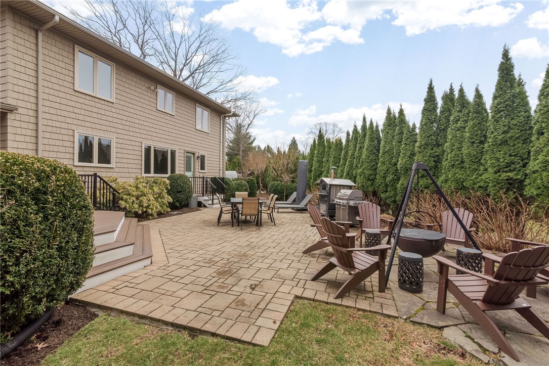 Cranston, Rhode Island 02920, United States, 4 Bedrooms Bedrooms, ,3 BathroomsBathrooms,Residential,Pending,97992