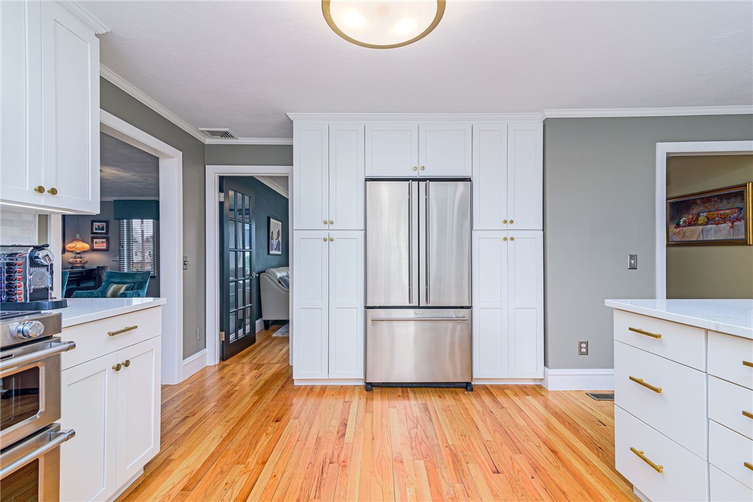 Cranston, Rhode Island 02920, United States, 4 Bedrooms Bedrooms, ,3 BathroomsBathrooms,Residential,Pending,97992