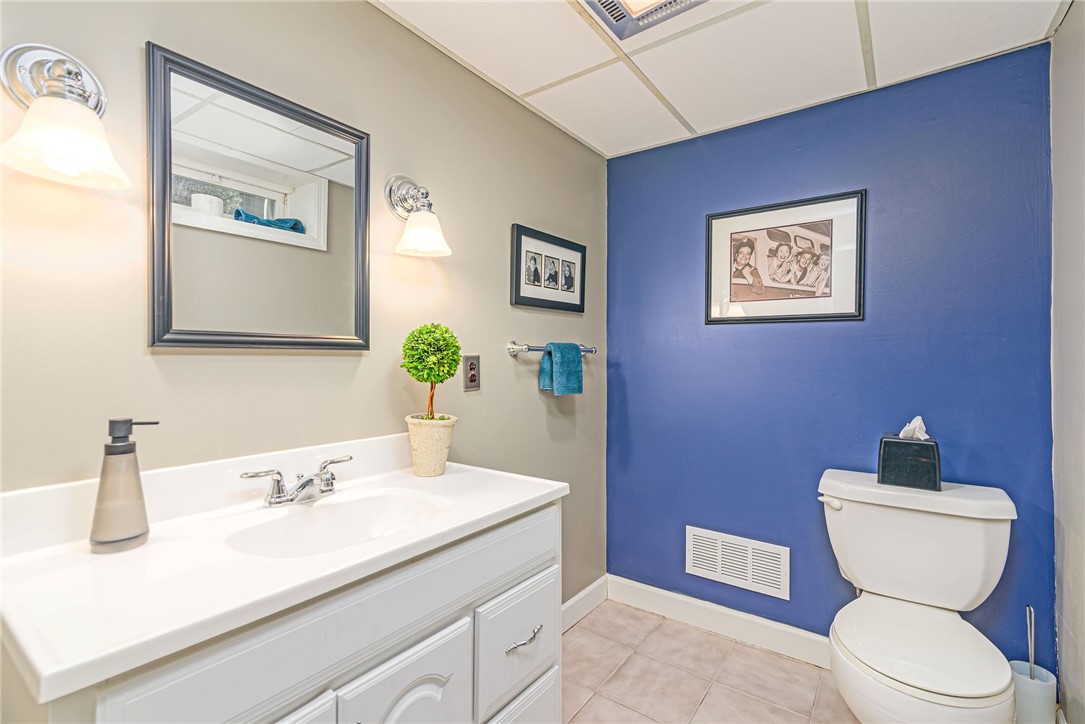 Cranston, Rhode Island 02920, United States, 4 Bedrooms Bedrooms, ,3 BathroomsBathrooms,Residential,Pending,97992