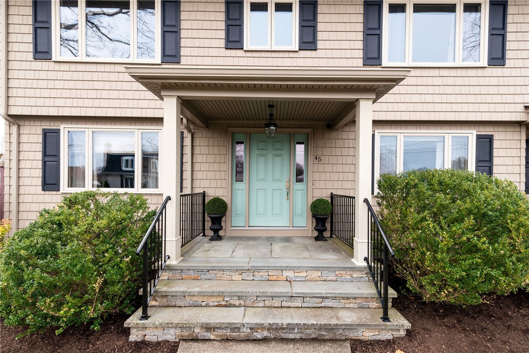 Cranston, Rhode Island 02920, United States, 4 Bedrooms Bedrooms, ,3 BathroomsBathrooms,Residential,Pending,97992