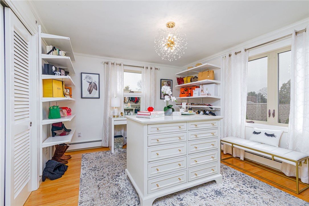 Cranston, Rhode Island 02920, United States, 4 Bedrooms Bedrooms, ,3 BathroomsBathrooms,Residential,Pending,97992