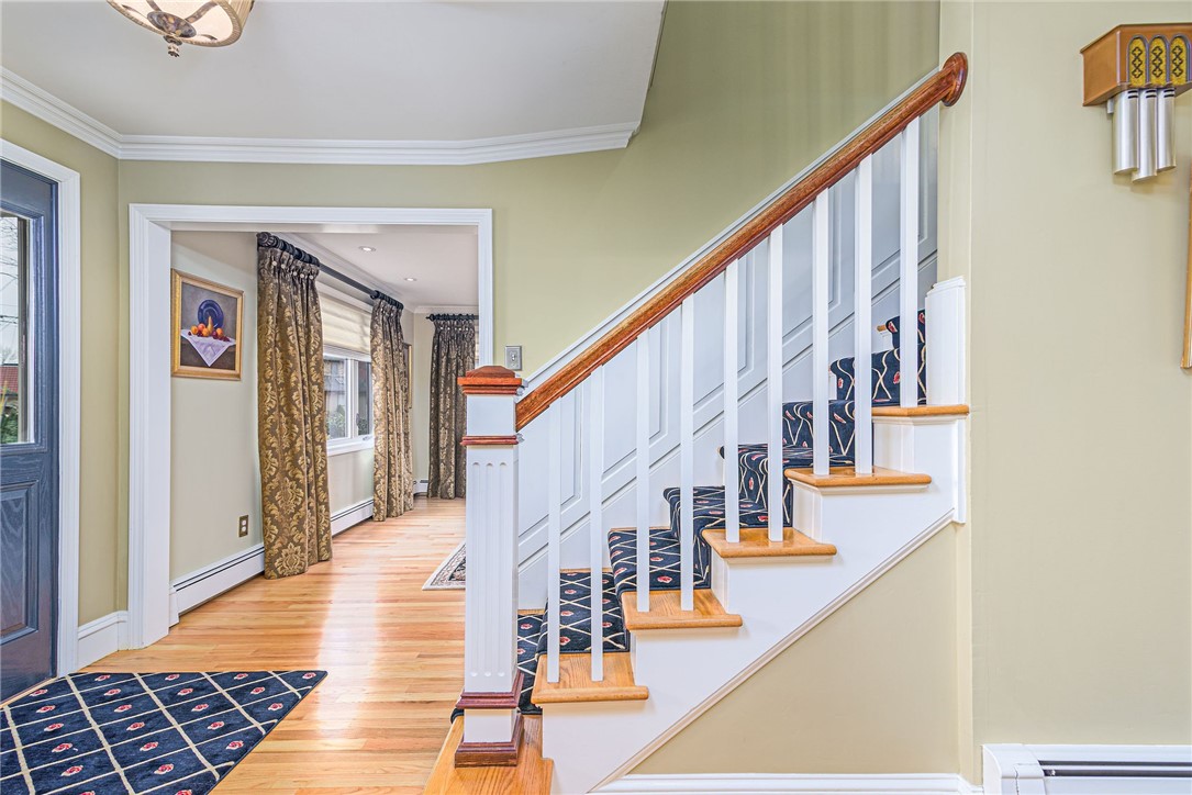 Cranston, Rhode Island 02920, United States, 4 Bedrooms Bedrooms, ,3 BathroomsBathrooms,Residential,Pending,97992