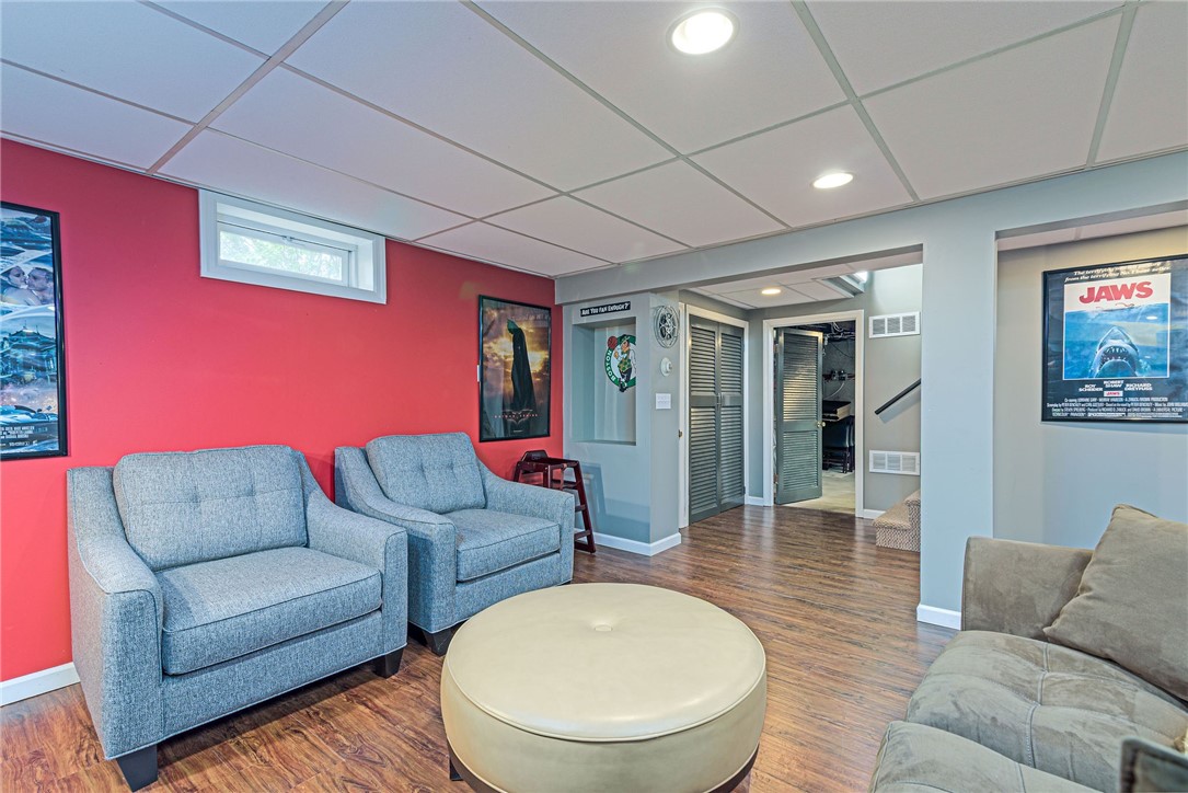 Cranston, Rhode Island 02920, United States, 4 Bedrooms Bedrooms, ,3 BathroomsBathrooms,Residential,Pending,97992