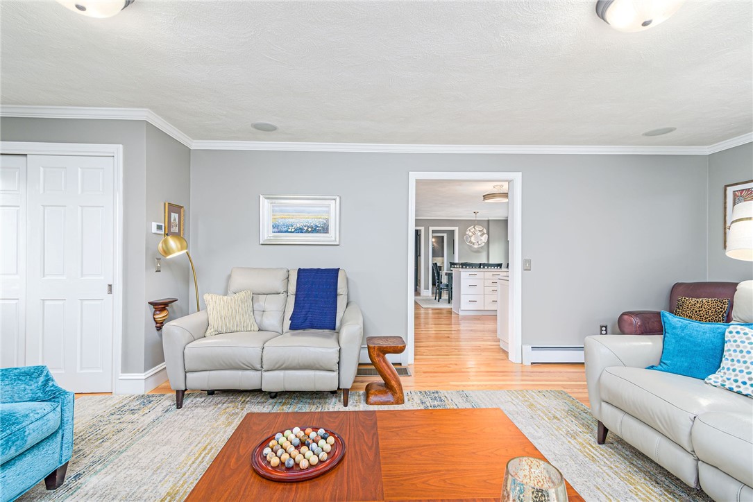 Cranston, Rhode Island 02920, United States, 4 Bedrooms Bedrooms, ,3 BathroomsBathrooms,Residential,Pending,97992