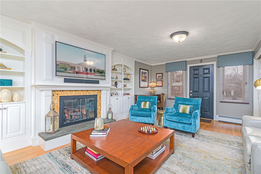 Cranston, Rhode Island 02920, United States, 4 Bedrooms Bedrooms, ,3 BathroomsBathrooms,Residential,Pending,97992