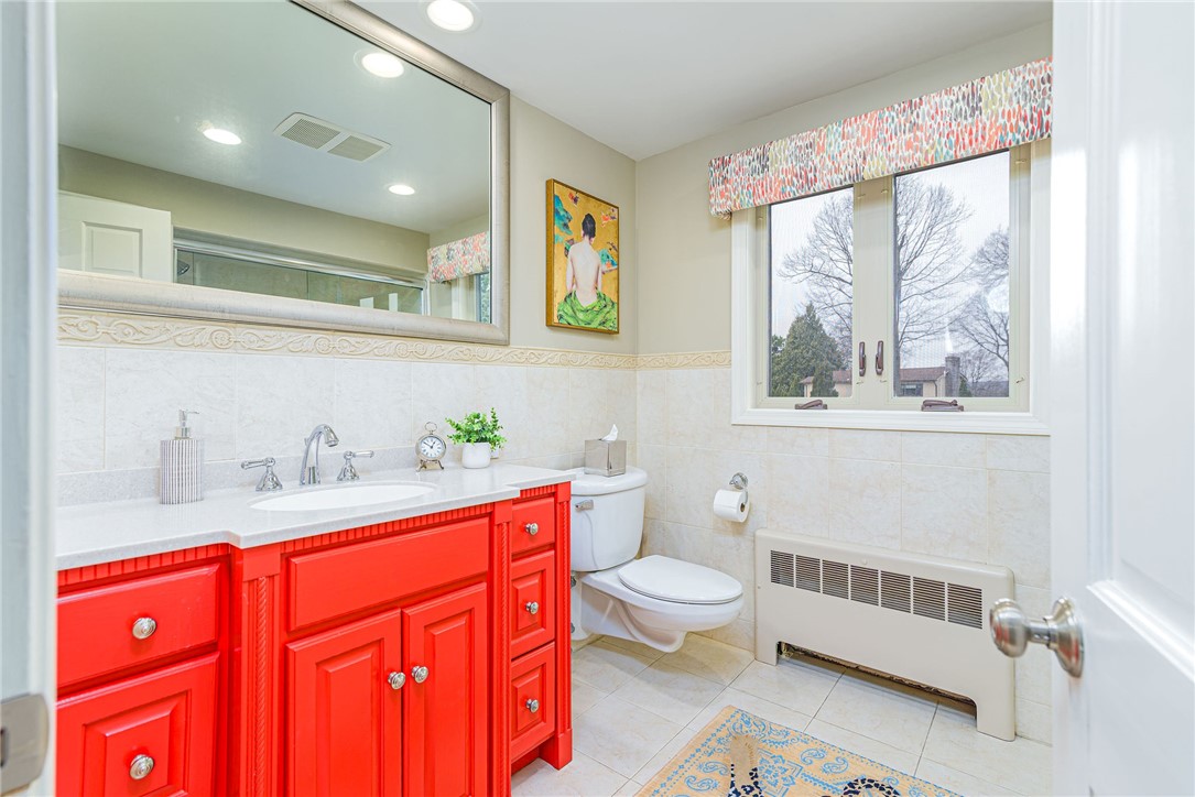 Cranston, Rhode Island 02920, United States, 4 Bedrooms Bedrooms, ,3 BathroomsBathrooms,Residential,Pending,97992