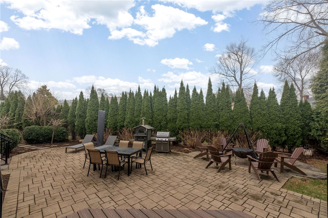 Cranston, Rhode Island 02920, United States, 4 Bedrooms Bedrooms, ,3 BathroomsBathrooms,Residential,Pending,97992