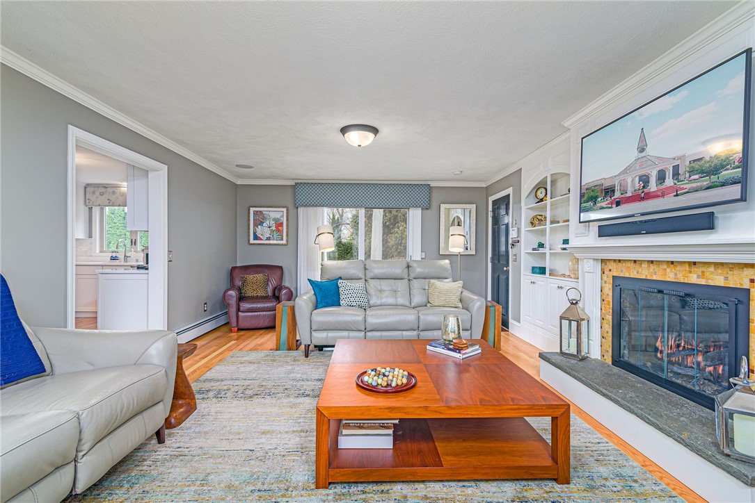 Cranston, Rhode Island 02920, United States, 4 Bedrooms Bedrooms, ,3 BathroomsBathrooms,Residential,Pending,97992