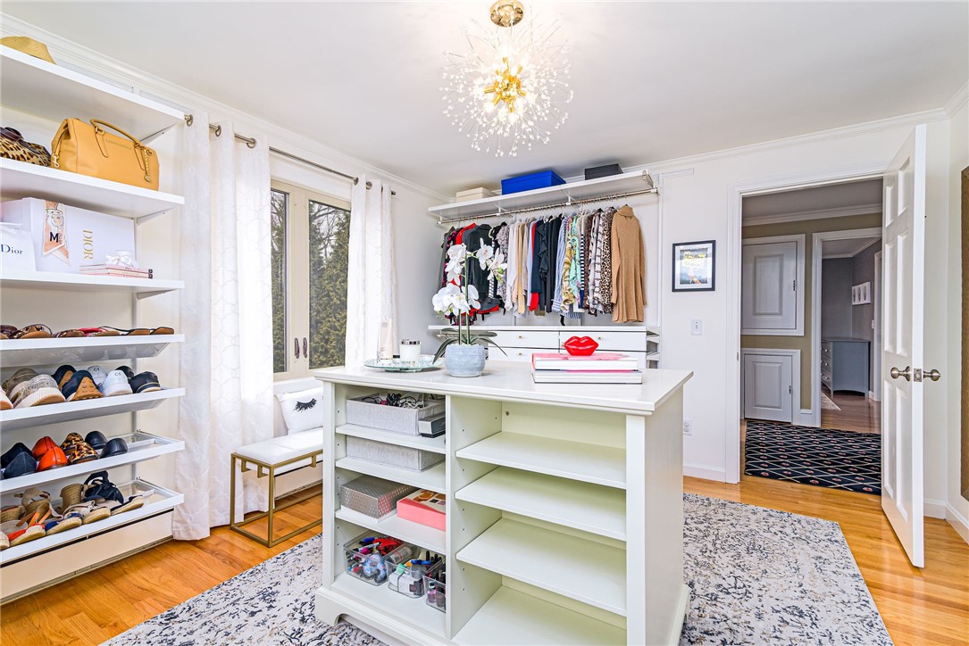 Cranston, Rhode Island 02920, United States, 4 Bedrooms Bedrooms, ,3 BathroomsBathrooms,Residential,Pending,97992