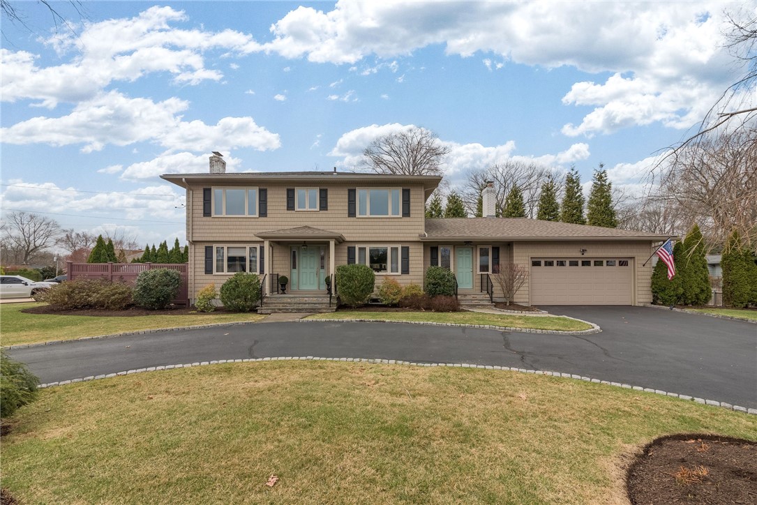 Cranston, Rhode Island 02920, United States, 4 Bedrooms Bedrooms, ,3 BathroomsBathrooms,Residential,Pending,97992