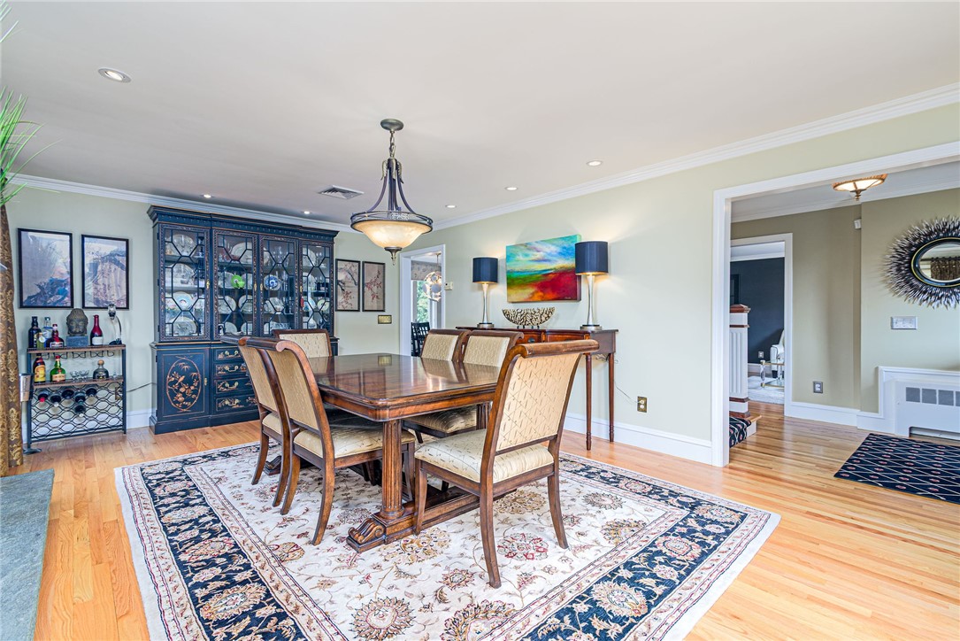 Cranston, Rhode Island 02920, United States, 4 Bedrooms Bedrooms, ,3 BathroomsBathrooms,Residential,Pending,97992