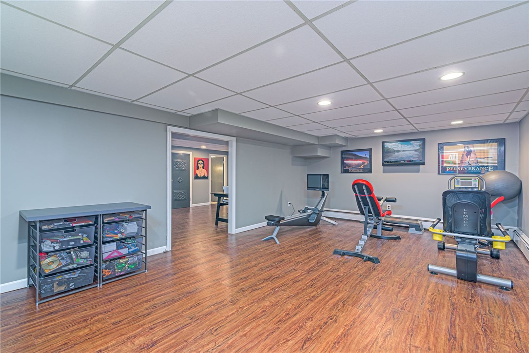 Cranston, Rhode Island 02920, United States, 4 Bedrooms Bedrooms, ,3 BathroomsBathrooms,Residential,Pending,97992