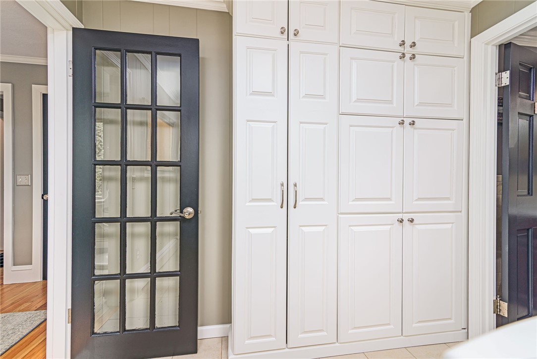 Cranston, Rhode Island 02920, United States, 4 Bedrooms Bedrooms, ,3 BathroomsBathrooms,Residential,Pending,97992