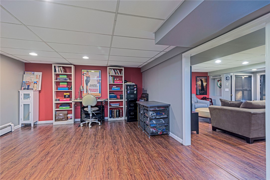 Cranston, Rhode Island 02920, United States, 4 Bedrooms Bedrooms, ,3 BathroomsBathrooms,Residential,Pending,97992