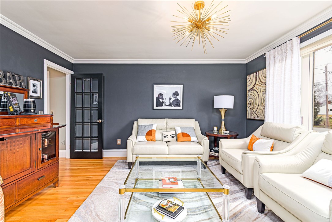 Cranston, Rhode Island 02920, United States, 4 Bedrooms Bedrooms, ,3 BathroomsBathrooms,Residential,Pending,97992