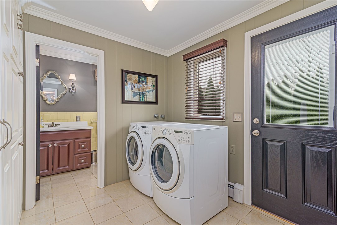 Cranston, Rhode Island 02920, United States, 4 Bedrooms Bedrooms, ,3 BathroomsBathrooms,Residential,Pending,97992