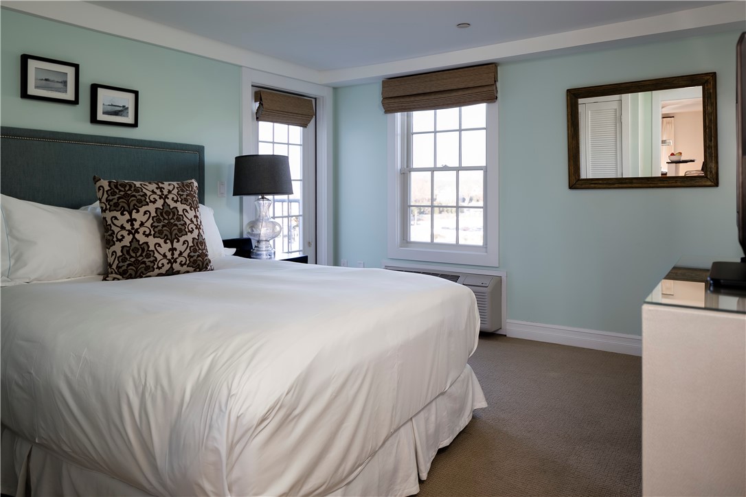 38 Bay Street W402