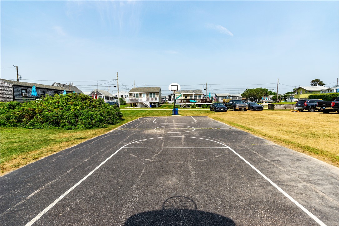 South Kingstown, Rhode Island 02887, United States, 2 Bedrooms Bedrooms, ,1 BathroomBathrooms,Residential,Pending,180192