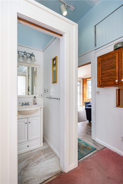 South Kingstown, Rhode Island 02887, United States, 2 Bedrooms Bedrooms, ,1 BathroomBathrooms,Residential,Pending,180192