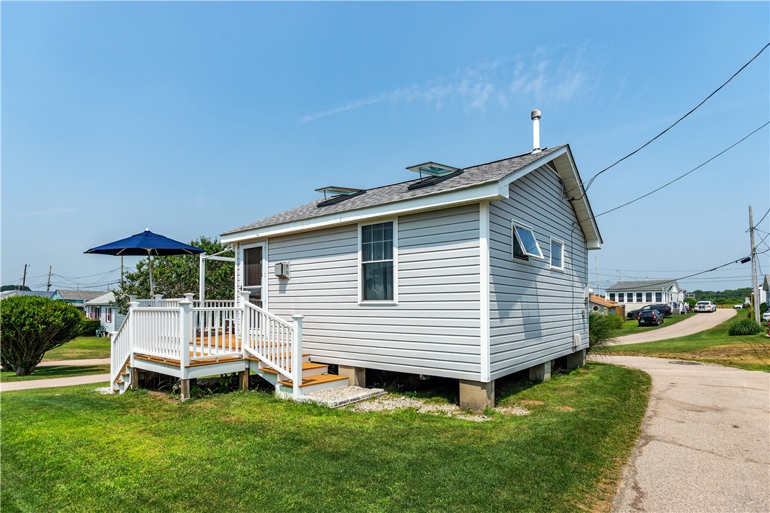 South Kingstown, Rhode Island 02887, United States, 2 Bedrooms Bedrooms, ,1 BathroomBathrooms,Residential,Pending,180192