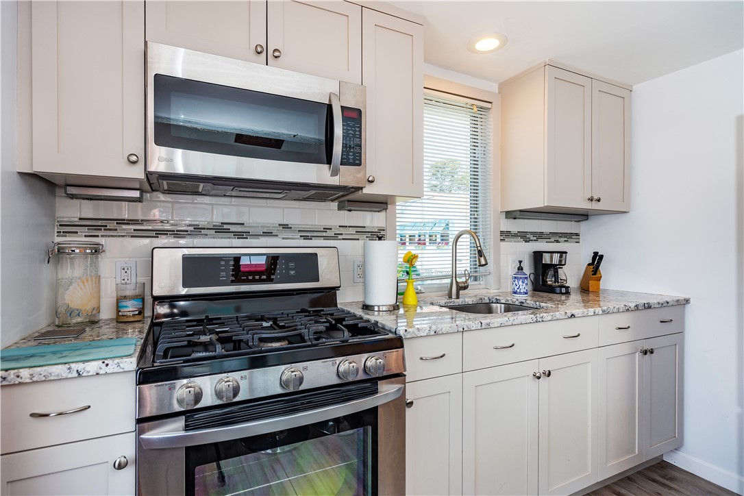 South Kingstown, Rhode Island 02887, United States, 2 Bedrooms Bedrooms, ,1 BathroomBathrooms,Residential,Pending,180192