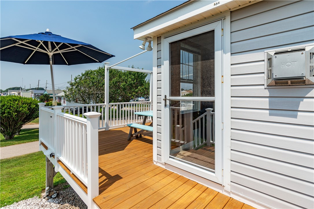 South Kingstown, Rhode Island 02887, United States, 2 Bedrooms Bedrooms, ,1 BathroomBathrooms,Residential,Pending,180192