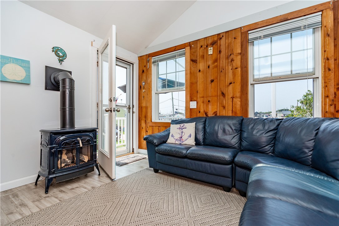 South Kingstown, Rhode Island 02887, United States, 2 Bedrooms Bedrooms, ,1 BathroomBathrooms,Residential,Pending,180192