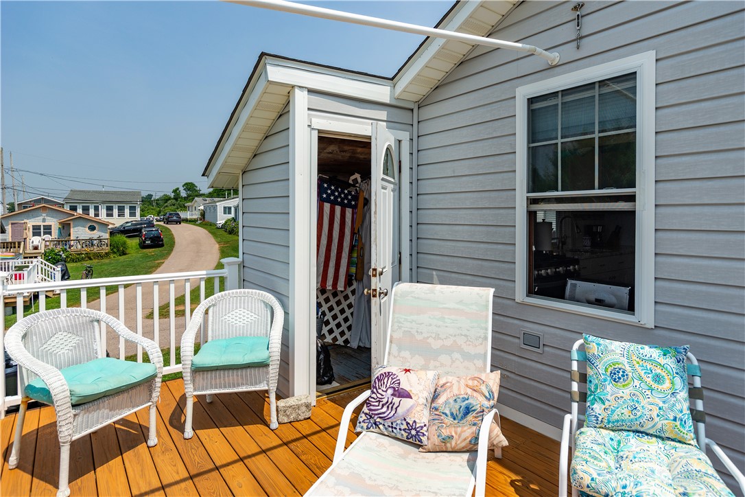 South Kingstown, Rhode Island 02887, United States, 2 Bedrooms Bedrooms, ,1 BathroomBathrooms,Residential,Pending,180192