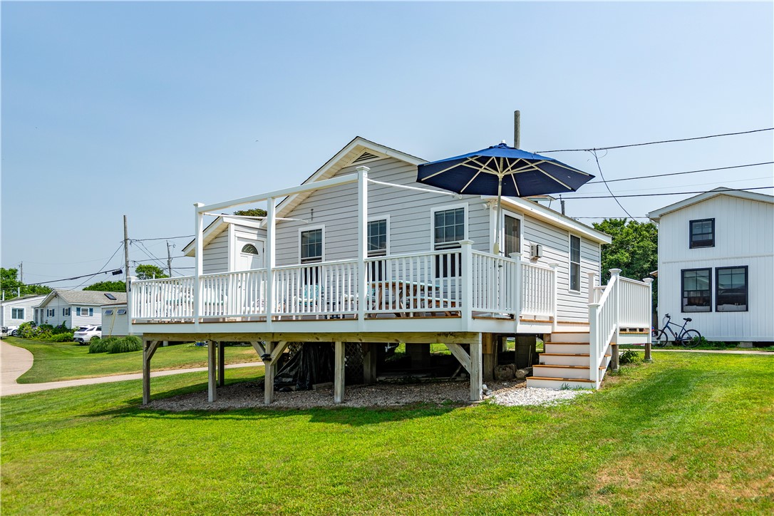 South Kingstown, Rhode Island 02887, United States, 2 Bedrooms Bedrooms, ,1 BathroomBathrooms,Residential,Pending,180192