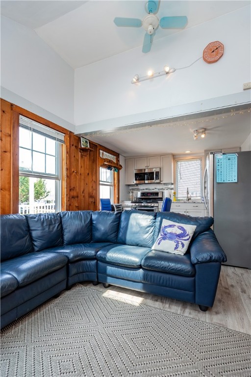 South Kingstown, Rhode Island 02887, United States, 2 Bedrooms Bedrooms, ,1 BathroomBathrooms,Residential,Pending,180192