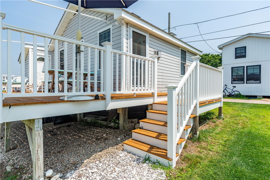 South Kingstown, Rhode Island 02887, United States, 2 Bedrooms Bedrooms, ,1 BathroomBathrooms,Residential,Pending,180192