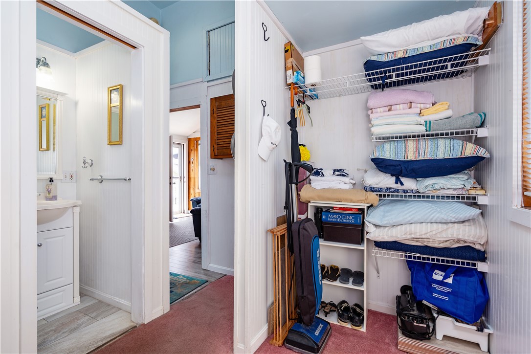 South Kingstown, Rhode Island 02887, United States, 2 Bedrooms Bedrooms, ,1 BathroomBathrooms,Residential,Pending,180192