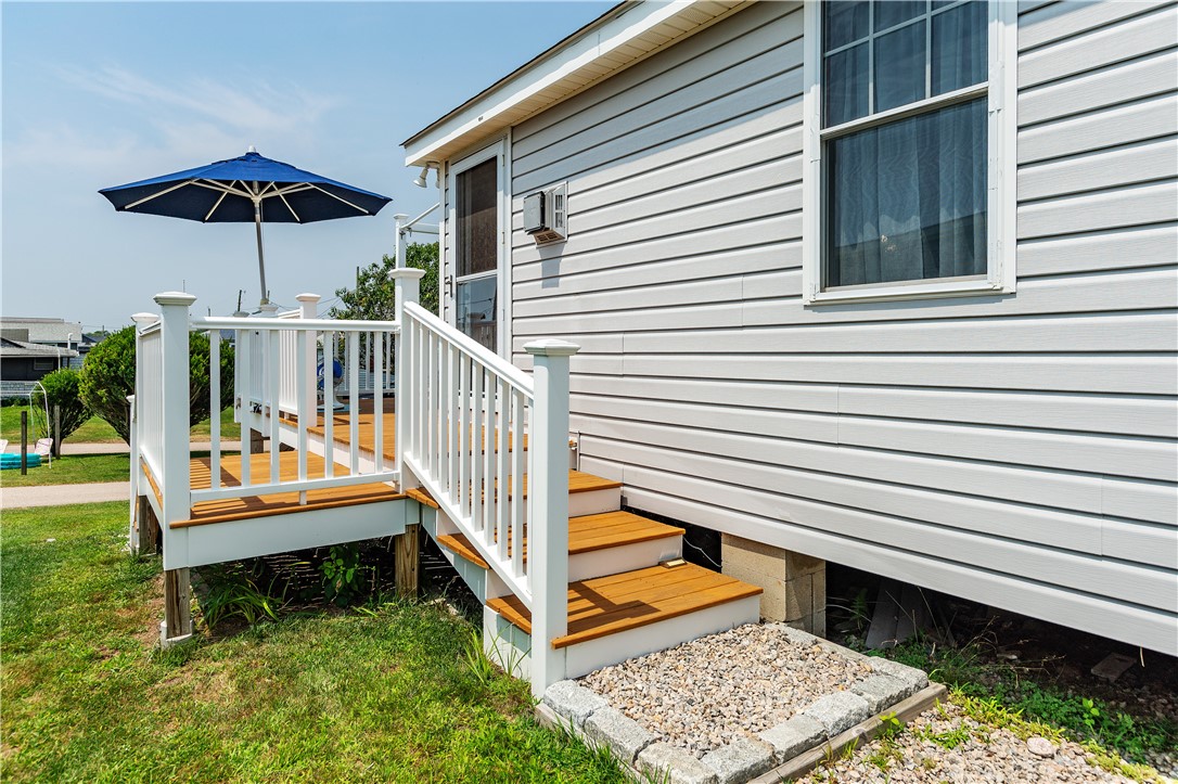 South Kingstown, Rhode Island 02887, United States, 2 Bedrooms Bedrooms, ,1 BathroomBathrooms,Residential,Pending,180192