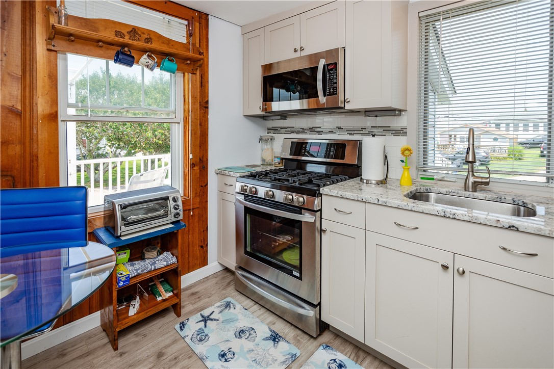 South Kingstown, Rhode Island 02887, United States, 2 Bedrooms Bedrooms, ,1 BathroomBathrooms,Residential,Pending,180192