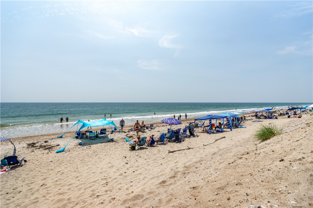 South Kingstown, Rhode Island 02887, United States, 2 Bedrooms Bedrooms, ,1 BathroomBathrooms,Residential,Pending,180192