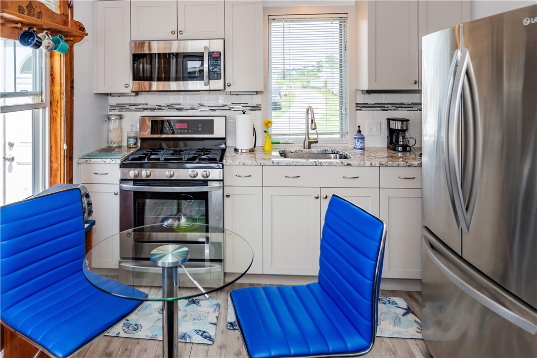 South Kingstown, Rhode Island 02887, United States, 2 Bedrooms Bedrooms, ,1 BathroomBathrooms,Residential,Pending,180192