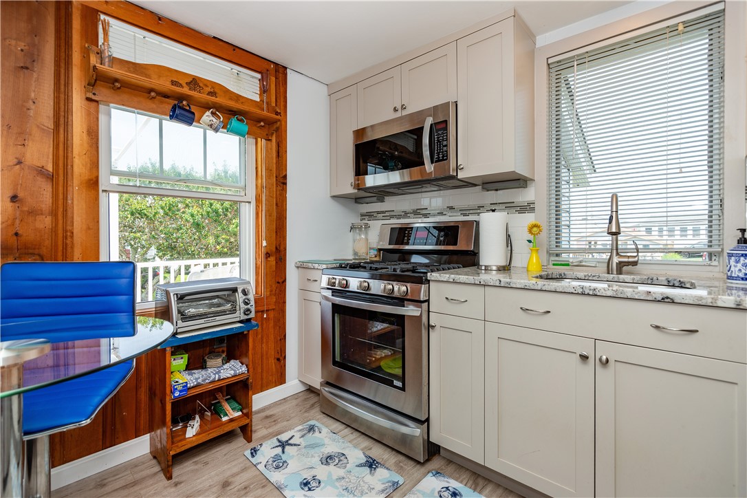 South Kingstown, Rhode Island 02887, United States, 2 Bedrooms Bedrooms, ,1 BathroomBathrooms,Residential,Pending,180192