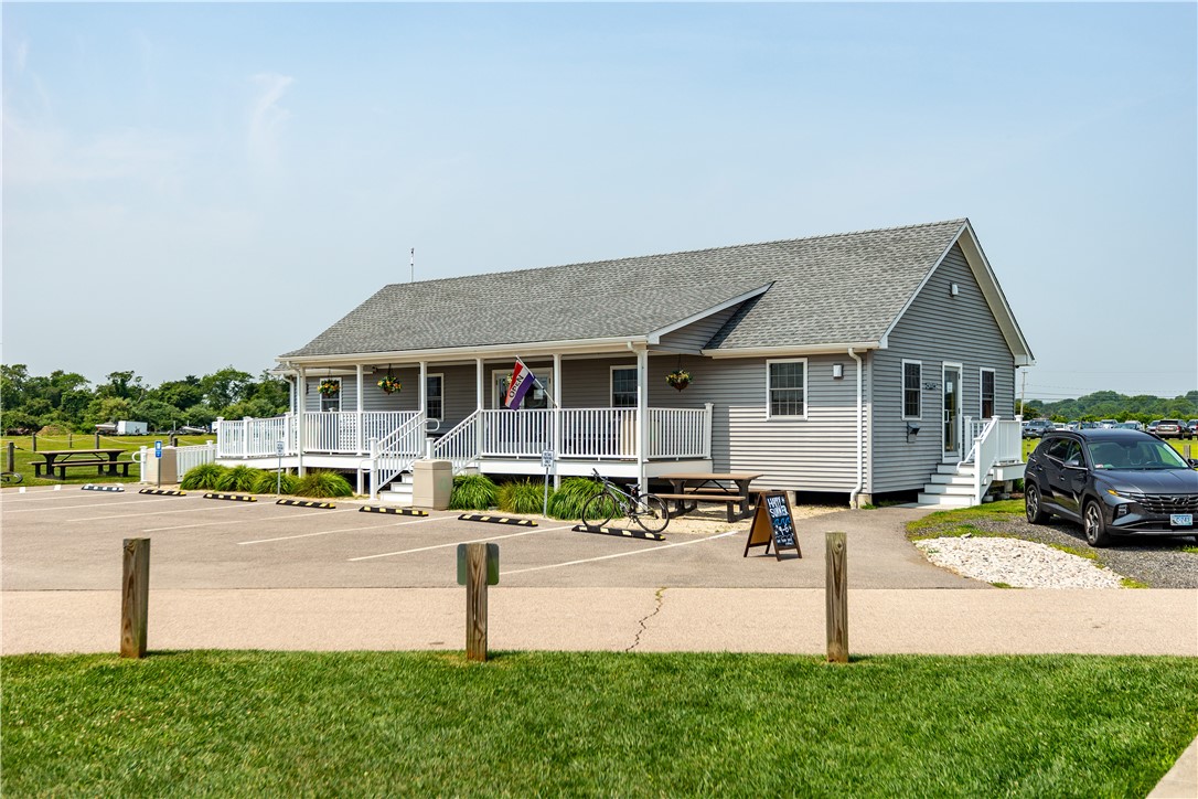 South Kingstown, Rhode Island 02887, United States, 2 Bedrooms Bedrooms, ,1 BathroomBathrooms,Residential,Pending,180192