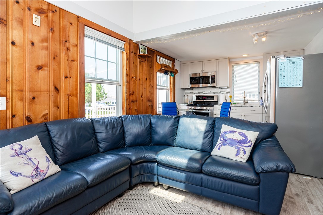 South Kingstown, Rhode Island 02887, United States, 2 Bedrooms Bedrooms, ,1 BathroomBathrooms,Residential,Pending,180192