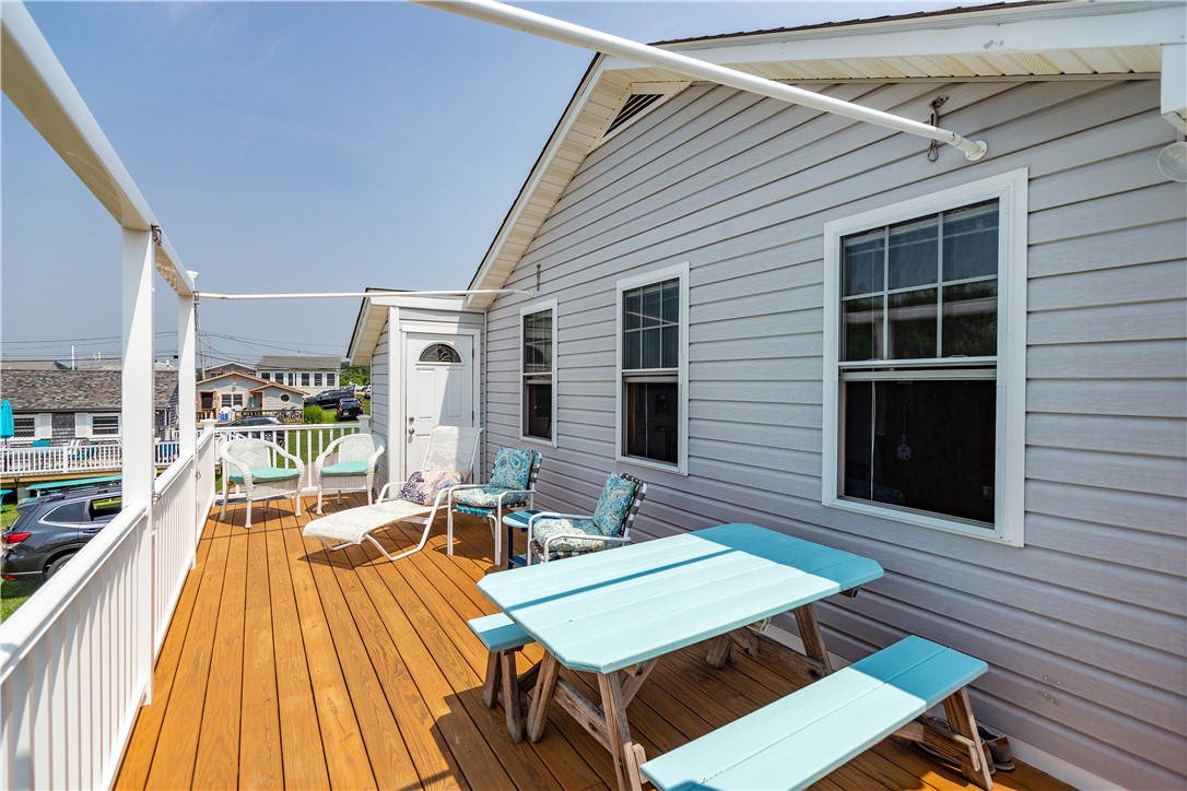 South Kingstown, Rhode Island 02887, United States, 2 Bedrooms Bedrooms, ,1 BathroomBathrooms,Residential,Pending,180192