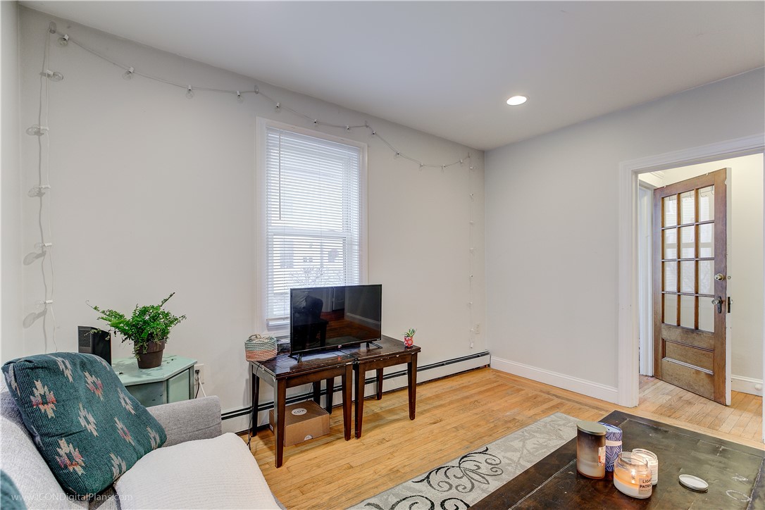 Newport, Rhode Island 02840, United States, 2 Bedrooms Bedrooms, ,1 BathroomBathrooms,Residential,Active,211007