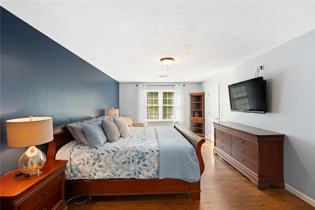 Smithfield, Rhode Island 02917, United States, 3 Bedrooms Bedrooms, ,3 BathroomsBathrooms,Residential,Active,166137