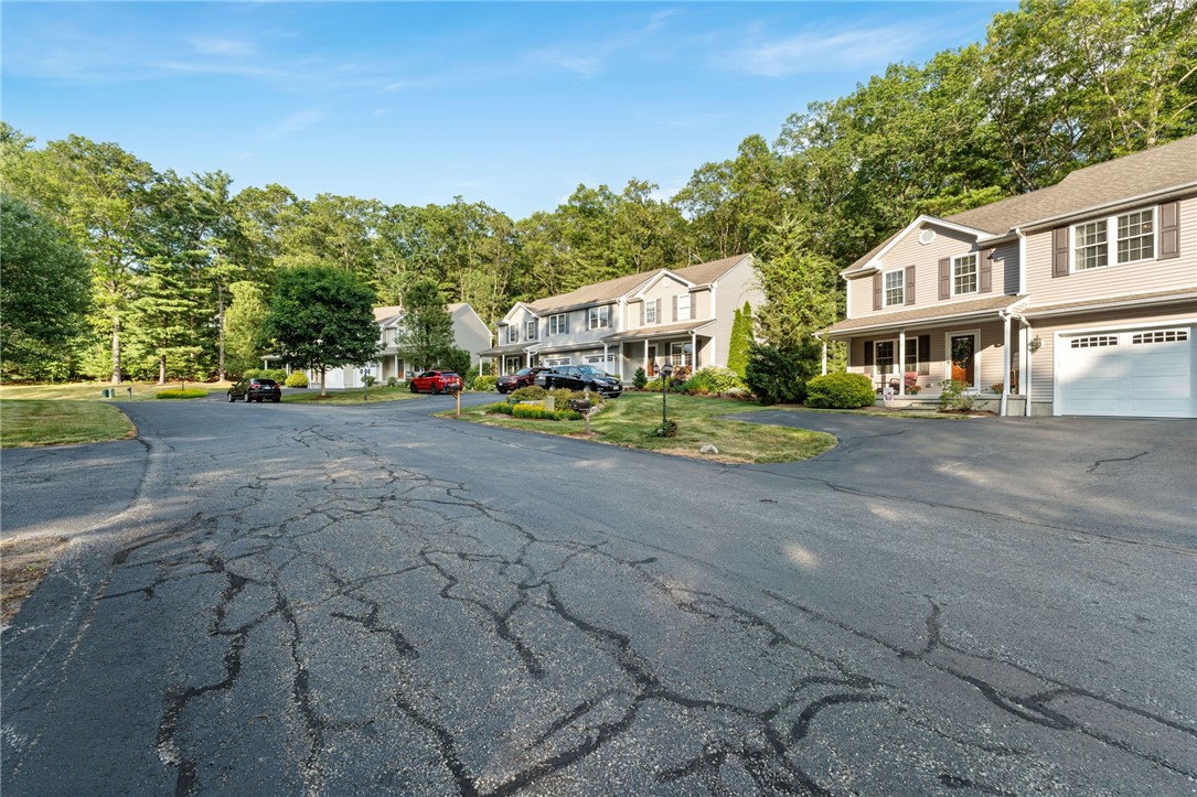 Smithfield, Rhode Island 02917, United States, 3 Bedrooms Bedrooms, ,3 BathroomsBathrooms,Residential,Active,166137