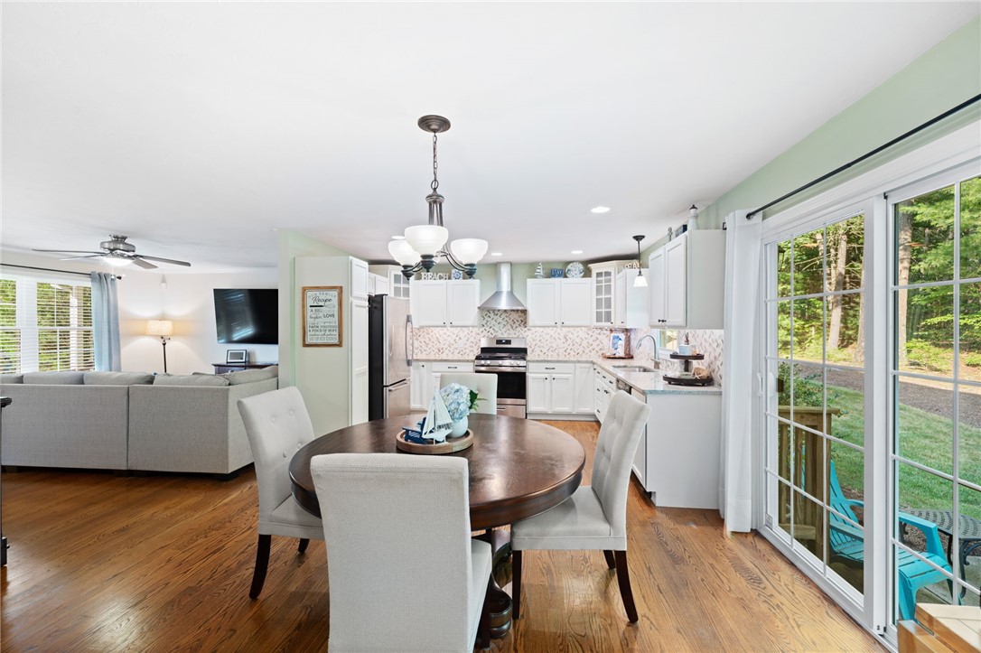 Smithfield, Rhode Island 02917, United States, 3 Bedrooms Bedrooms, ,3 BathroomsBathrooms,Residential,Active,166137