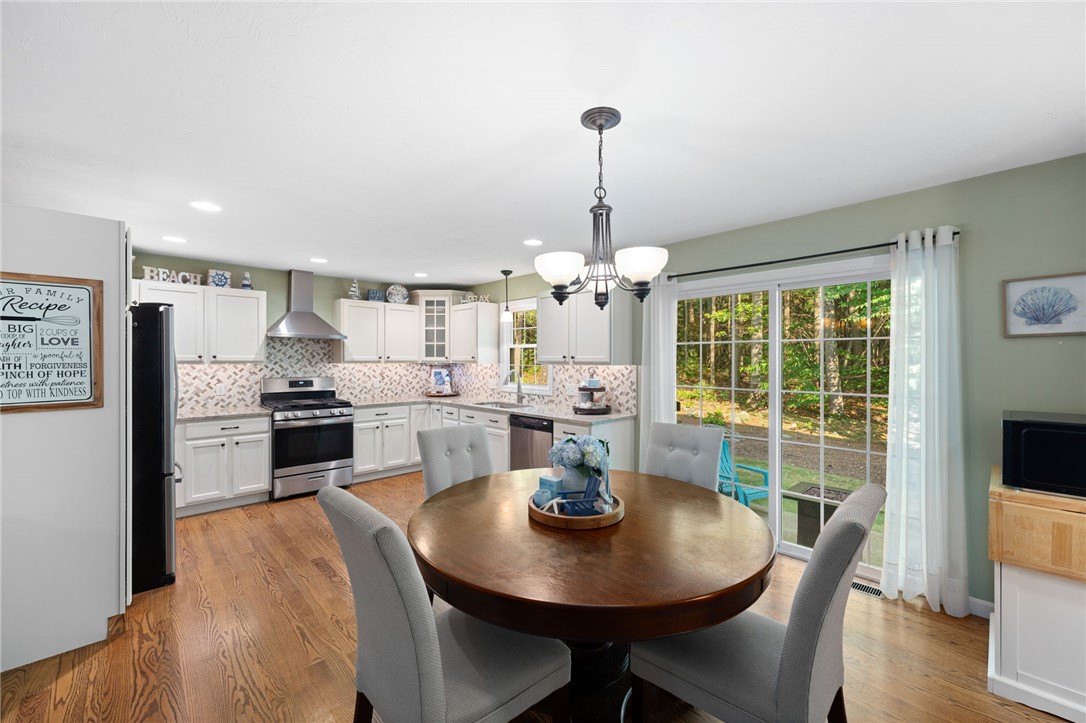 Smithfield, Rhode Island 02917, United States, 3 Bedrooms Bedrooms, ,3 BathroomsBathrooms,Residential,Active,166137