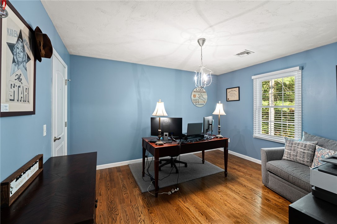 Smithfield, Rhode Island 02917, United States, 3 Bedrooms Bedrooms, ,3 BathroomsBathrooms,Residential,Active,166137