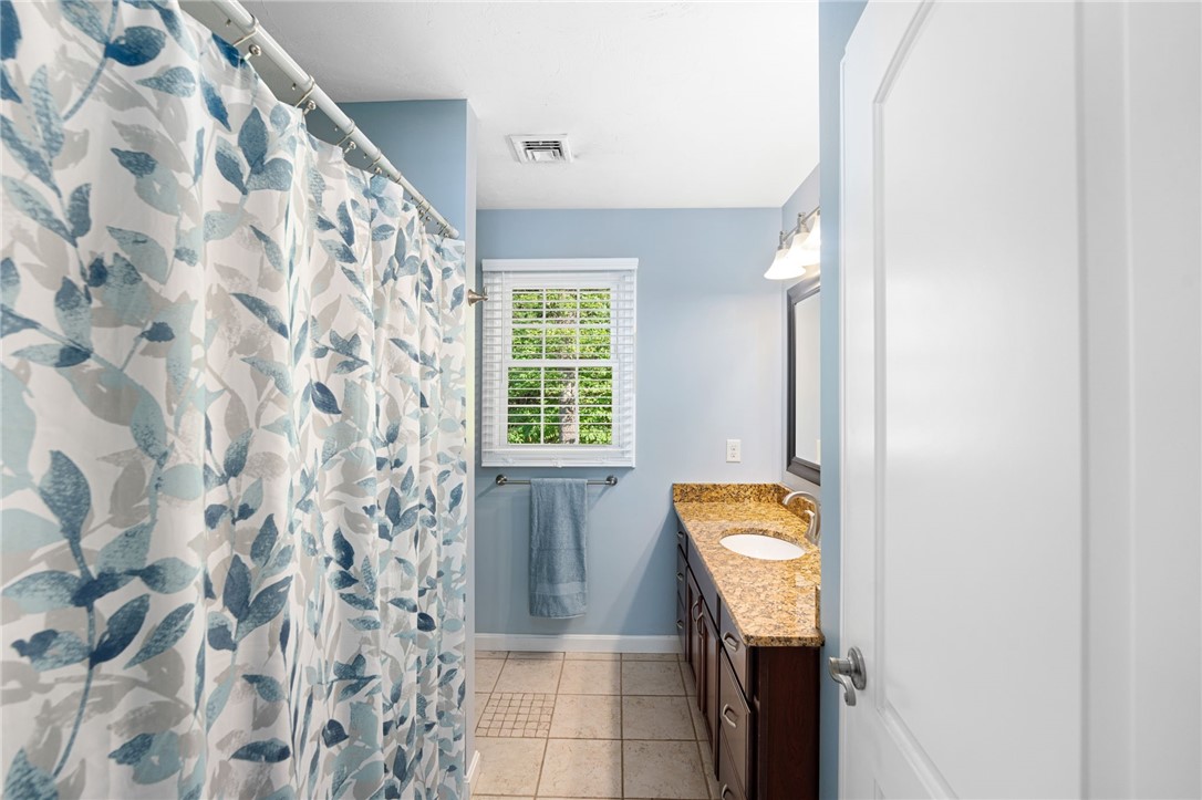 Smithfield, Rhode Island 02917, United States, 3 Bedrooms Bedrooms, ,3 BathroomsBathrooms,Residential,Active,166137