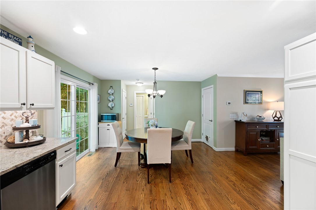 Smithfield, Rhode Island 02917, United States, 3 Bedrooms Bedrooms, ,3 BathroomsBathrooms,Residential,Active,166137